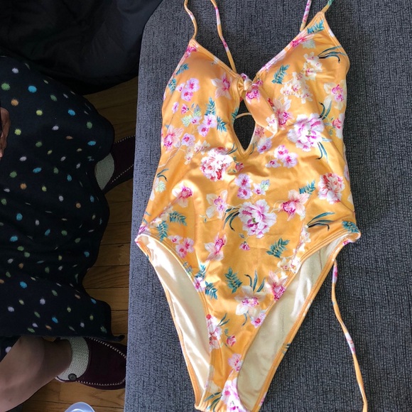 one piece swimsuit - Picture 1 of 3